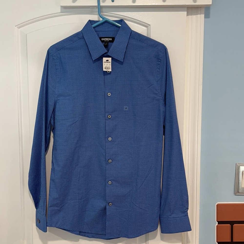 Express button down shirt 👕 ❤️ - Picture 3 of 5